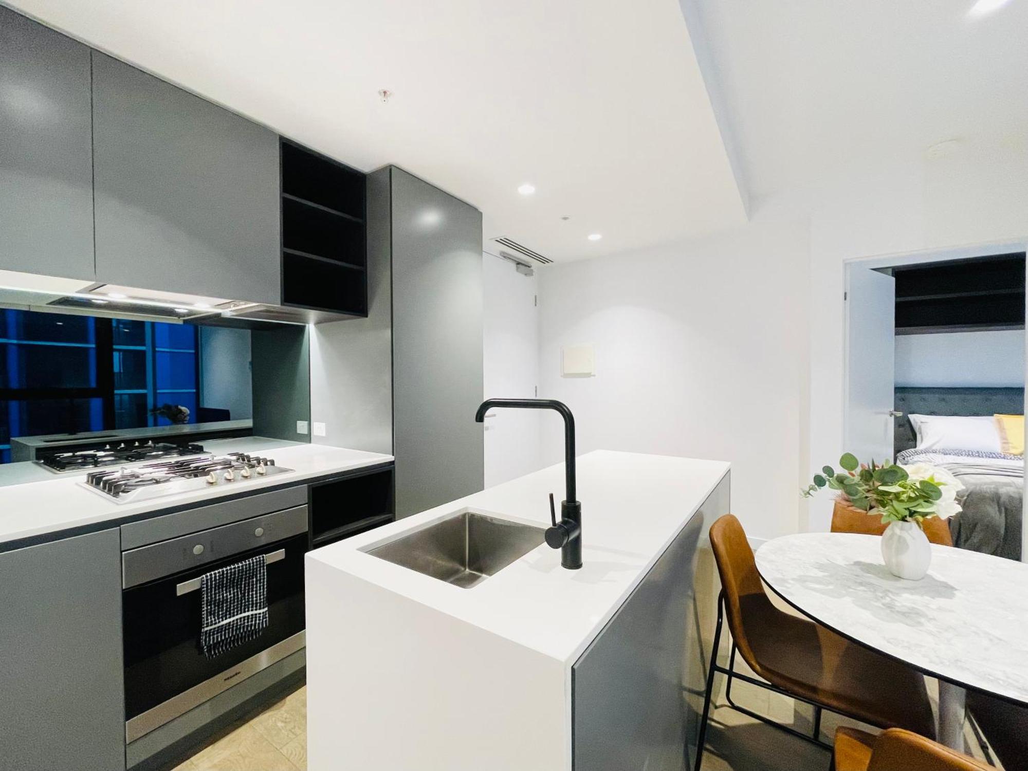 Mega Style Apartments Victoria One Melbourne Esterno foto